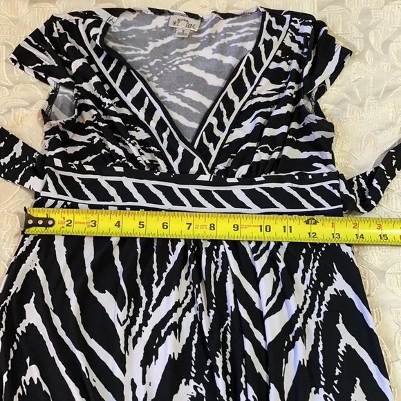 Sweet Storm Black/White S Cap Sleeve Dress  Ties in the Back - Picture 10 of 14